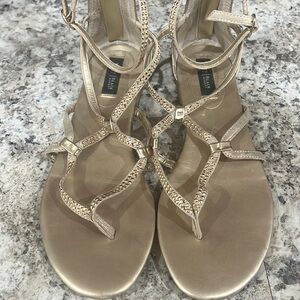 My feet are extremely wide and they hang over sides